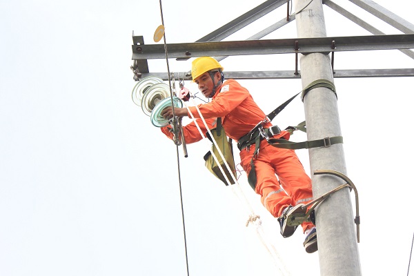 Công ty Điện lực Hưng Yên nỗ lực giảm chi phí, tăng năng suất lao động
